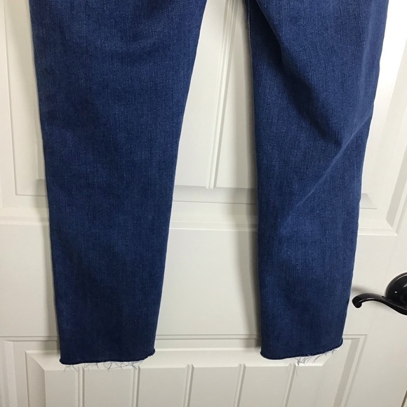 Good American Good Legs in Blue431 Size 28P Cropped. - Picture 7 of 10